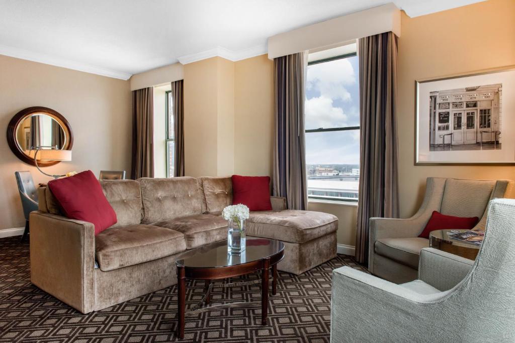 Omni Severin Hotel image 11