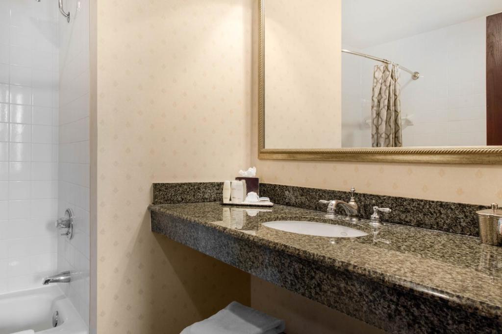 Omni Severin Hotel image 16