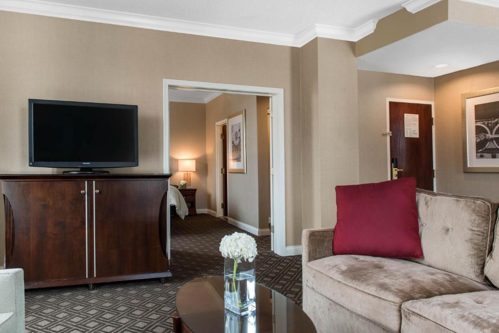 Omni Severin Hotel image 20